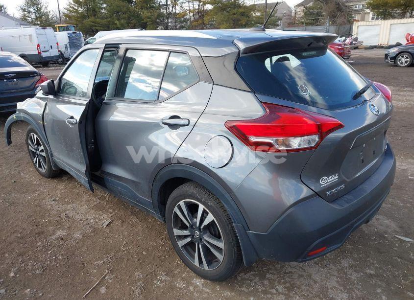 Photo 3 of 2019 Nissan Kicks SV (VIN 3N1CP5CU9KL503071)