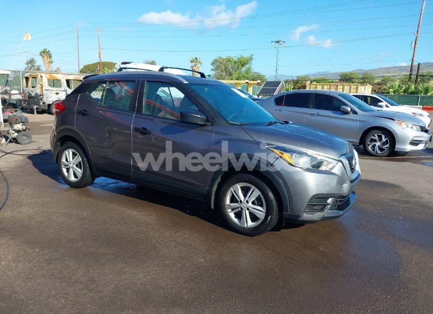 2019 Nissan Kicks S (VIN 3N1CP5CU9KL505032) main photo