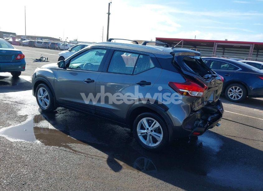Photo 3 of 2019 Nissan Kicks S (VIN 3N1CP5CU9KL505032)