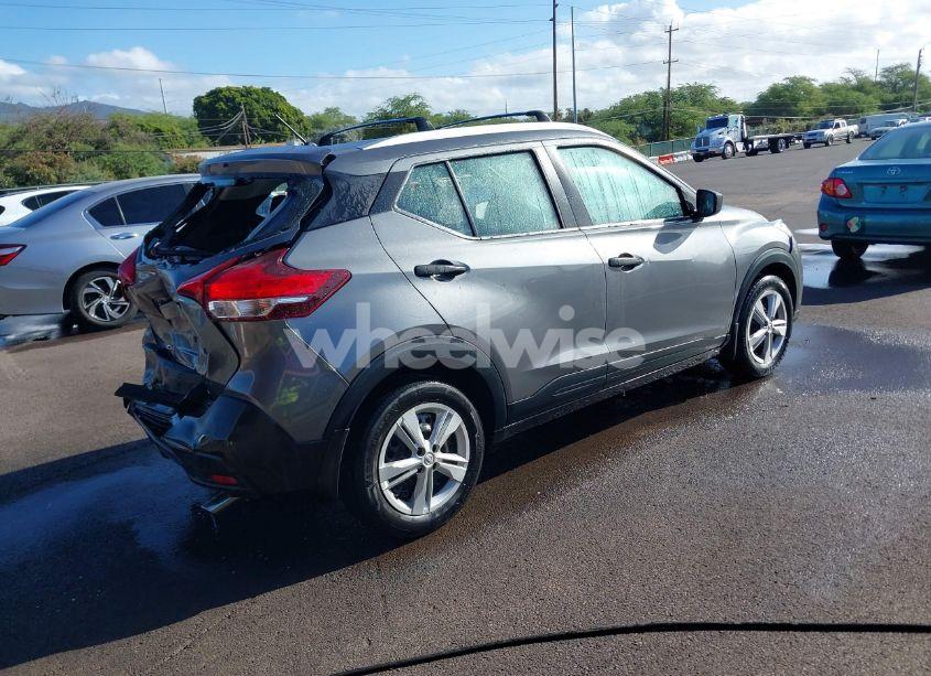 Photo 4 of 2019 Nissan Kicks S (VIN 3N1CP5CU9KL505032)