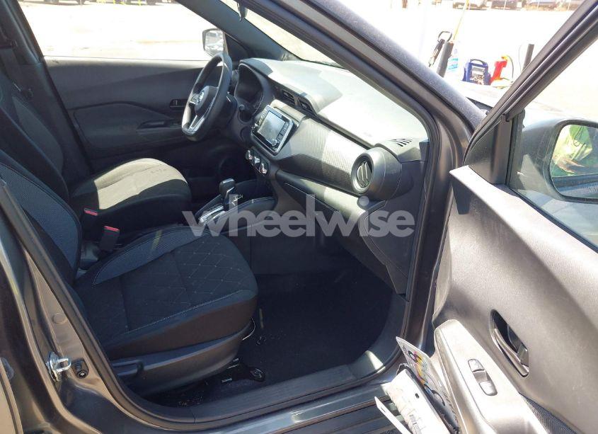 Photo 5 of 2019 Nissan Kicks S (VIN 3N1CP5CU9KL505032)