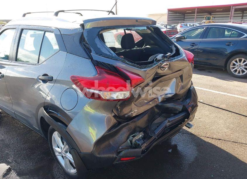 Photo 6 of 2019 Nissan Kicks S (VIN 3N1CP5CU9KL505032)
