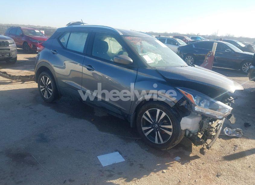 2019 Nissan Kicks SV (VIN 3N1CP5CU9KL507217) main photo