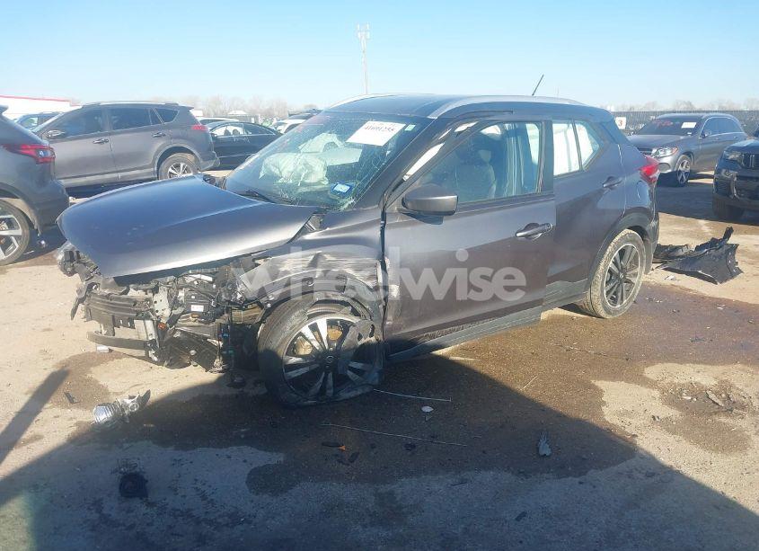 Photo 2 of 2019 Nissan Kicks SV (VIN 3N1CP5CU9KL507217)