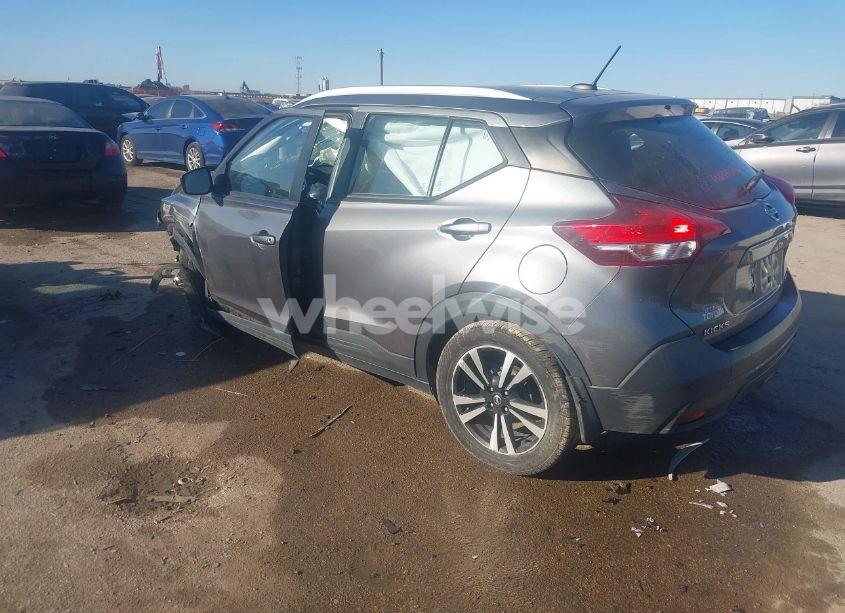 Photo 3 of 2019 Nissan Kicks SV (VIN 3N1CP5CU9KL507217)