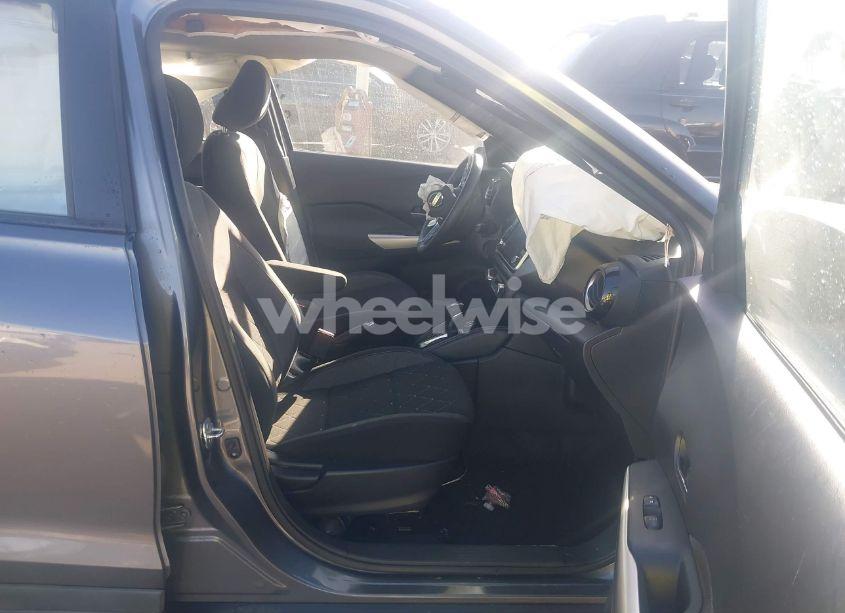 Photo 5 of 2019 Nissan Kicks SV (VIN 3N1CP5CU9KL507217)