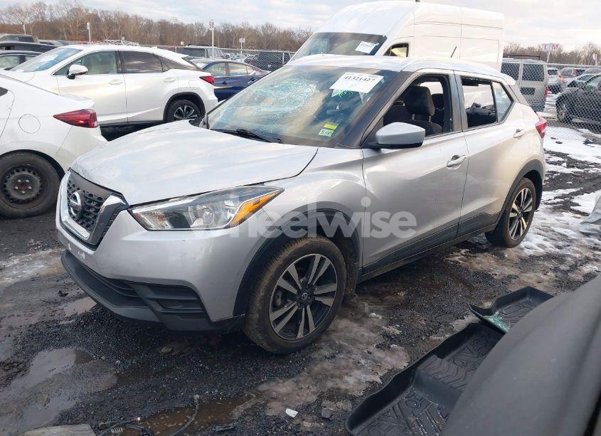 Photo 2 of 2019 Nissan Kicks SV (VIN 3N1CP5CU9KL508657)