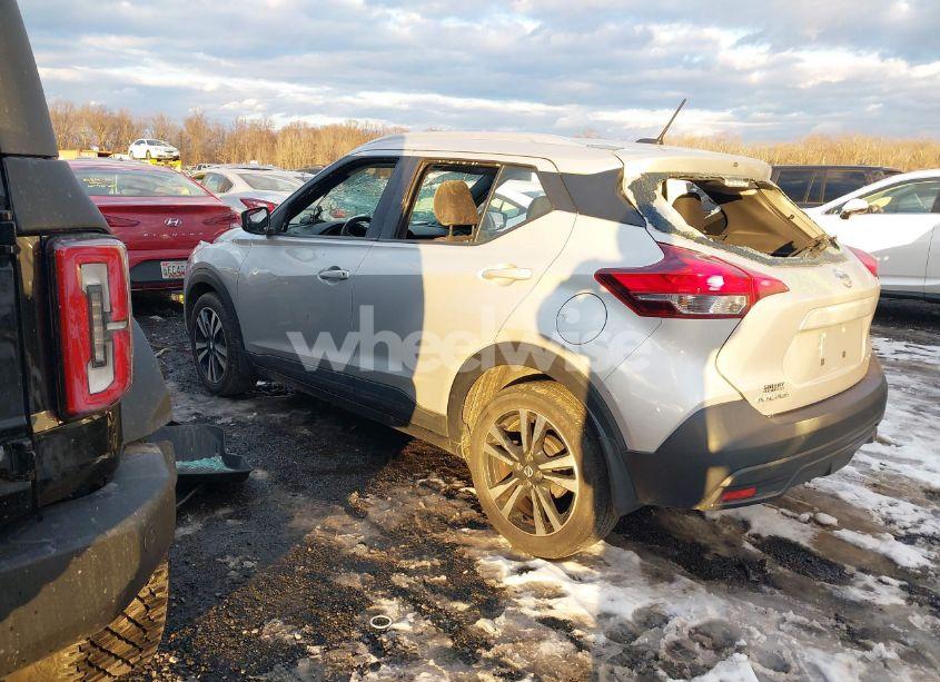 Photo 3 of 2019 Nissan Kicks SV (VIN 3N1CP5CU9KL508657)
