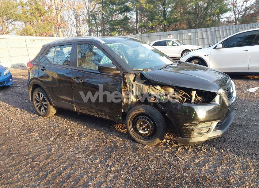 2019 Nissan Kicks SV (VIN 3N1CP5CU9KL510294) main photo