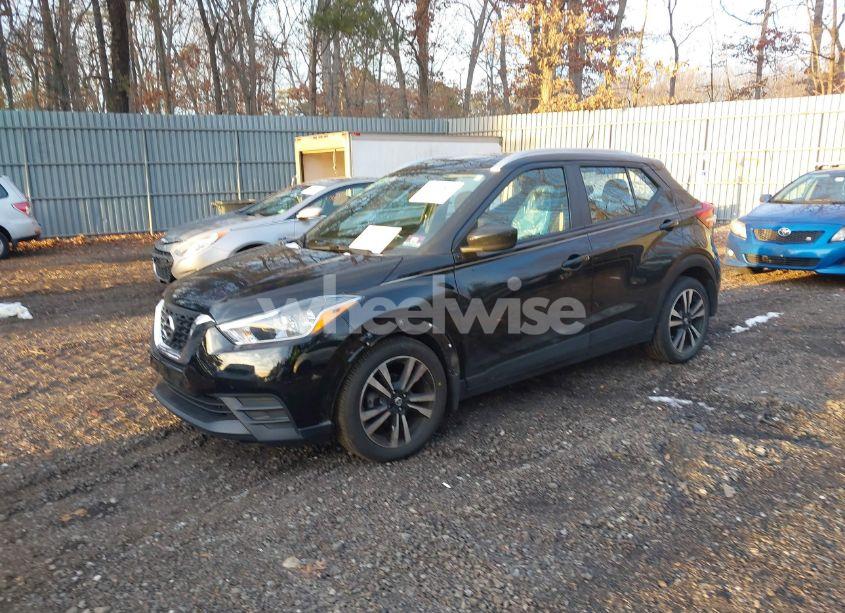 Photo 2 of 2019 Nissan Kicks SV (VIN 3N1CP5CU9KL510294)