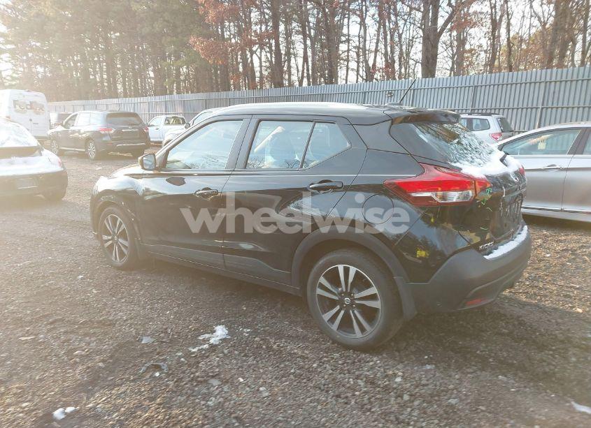 Photo 3 of 2019 Nissan Kicks SV (VIN 3N1CP5CU9KL510294)