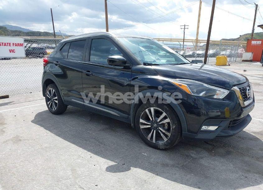 2019 Nissan Kicks SR (VIN 3N1CP5CU9KL511266) main photo