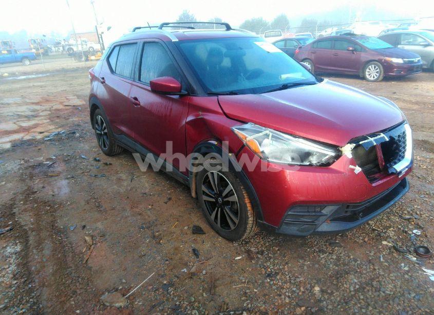 2019 Nissan Kicks SV (VIN 3N1CP5CU9KL516502) main photo