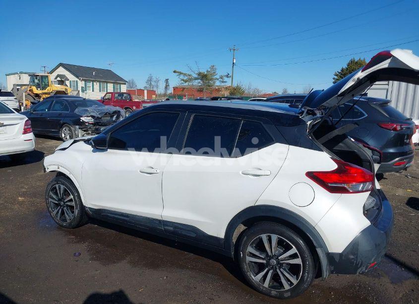 Photo 3 of 2018 Nissan Kicks SV (VIN 3N1CP5CUXJL522288)