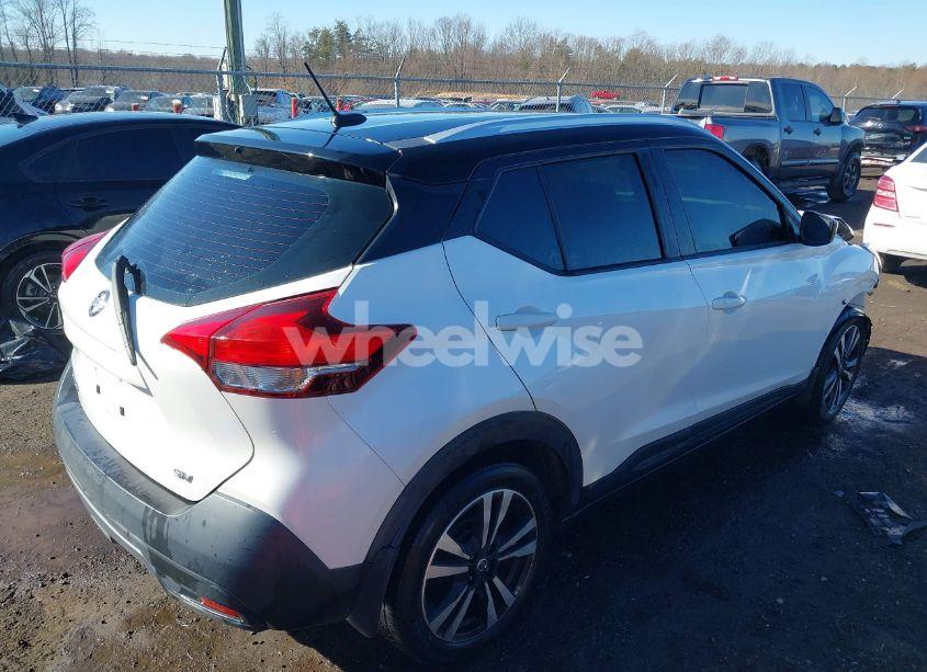 Photo 4 of 2018 Nissan Kicks SV (VIN 3N1CP5CUXJL522288)