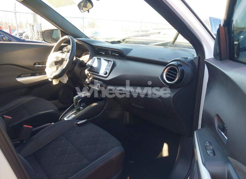 Photo 5 of 2018 Nissan Kicks SV (VIN 3N1CP5CUXJL522288)