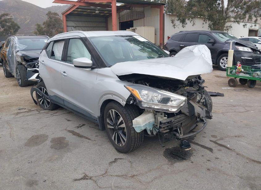 2018 Nissan Kicks SV (VIN 3N1CP5CUXJL522436) main photo