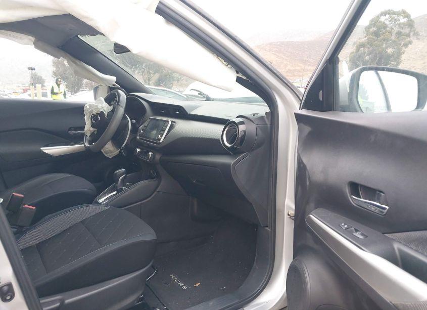 Photo 5 of 2018 Nissan Kicks SV (VIN 3N1CP5CUXJL522436)