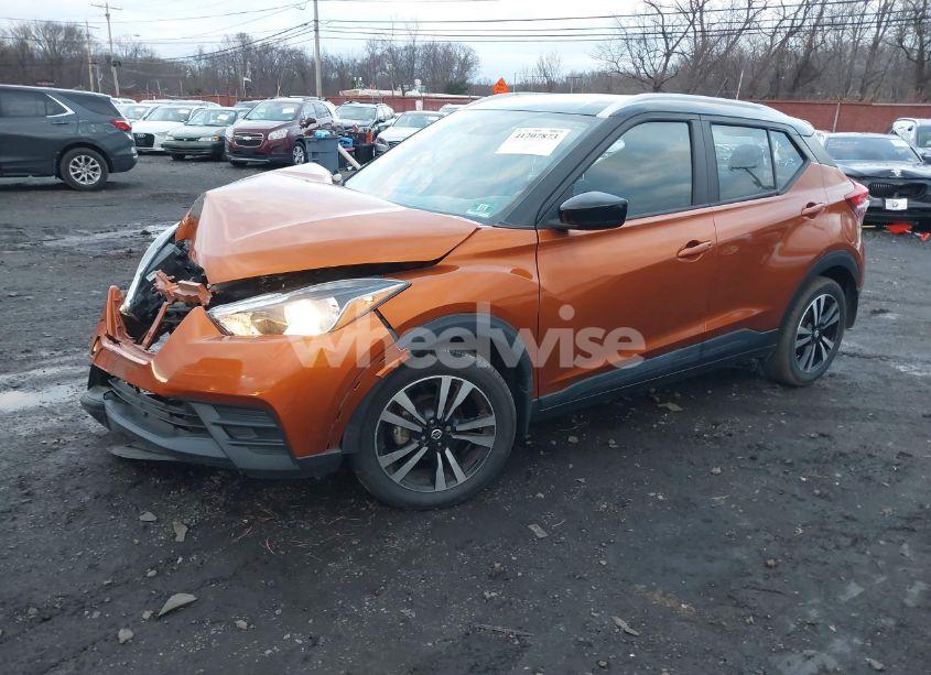 Photo 2 of 2018 Nissan Kicks SV (VIN 3N1CP5CUXJL526793)