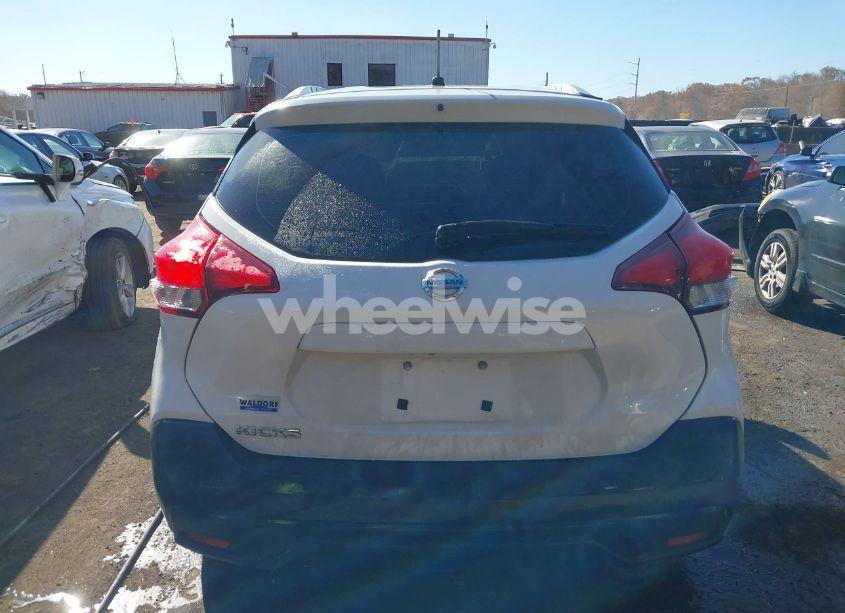 Photo 17 of 2018 Nissan Kicks S (VIN 3N1CP5CUXJL531685)
