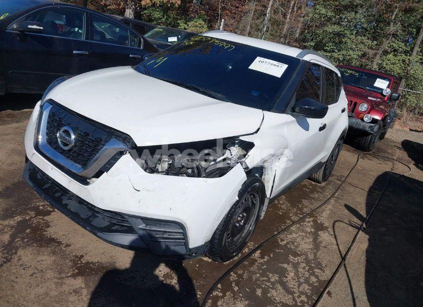 Photo 2 of 2018 Nissan Kicks S (VIN 3N1CP5CUXJL531685)