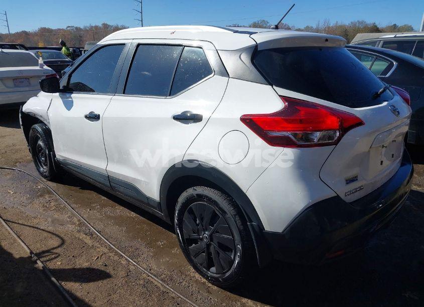 Photo 3 of 2018 Nissan Kicks S (VIN 3N1CP5CUXJL531685)