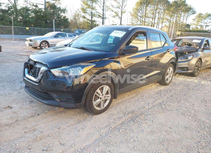 Photo 2 of 2018 Nissan Kicks S (VIN 3N1CP5CUXJL533646)
