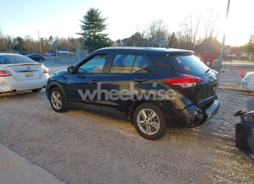 Photo 3 of 2018 Nissan Kicks S (VIN 3N1CP5CUXJL533646)