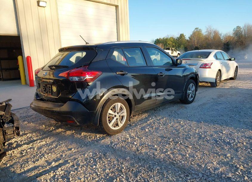 Photo 4 of 2018 Nissan Kicks S (VIN 3N1CP5CUXJL533646)