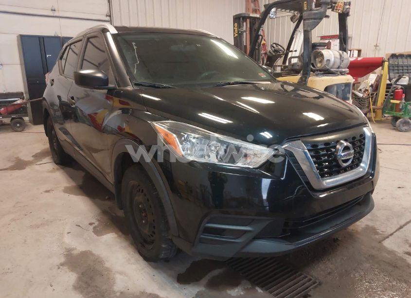 2019 Nissan Kicks S (VIN 3N1CP5CUXKL470758) main photo