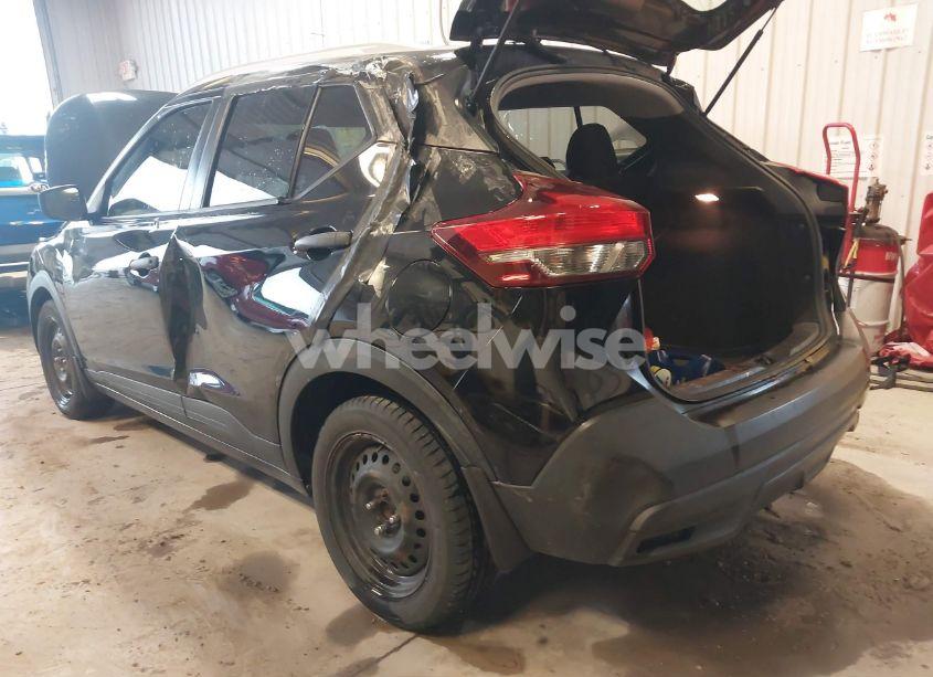 Photo 3 of 2019 Nissan Kicks S (VIN 3N1CP5CUXKL470758)