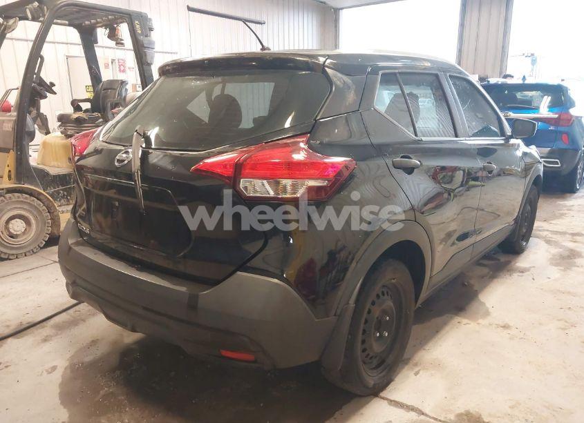 Photo 4 of 2019 Nissan Kicks S (VIN 3N1CP5CUXKL470758)