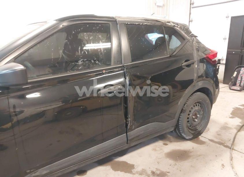 Photo 6 of 2019 Nissan Kicks S (VIN 3N1CP5CUXKL470758)