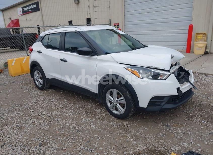 2019 Nissan Kicks S (VIN 3N1CP5CUXKL506254) main photo