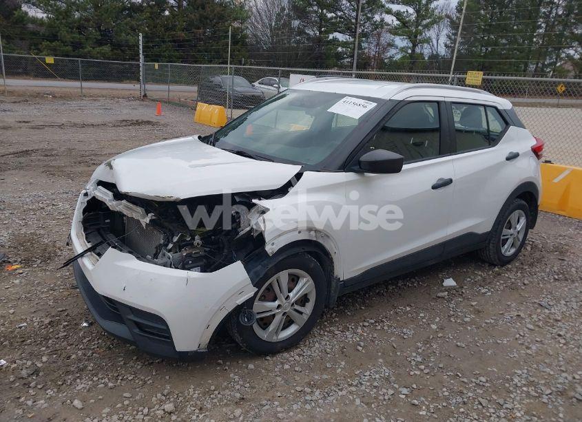 Photo 2 of 2019 Nissan Kicks S (VIN 3N1CP5CUXKL506254)