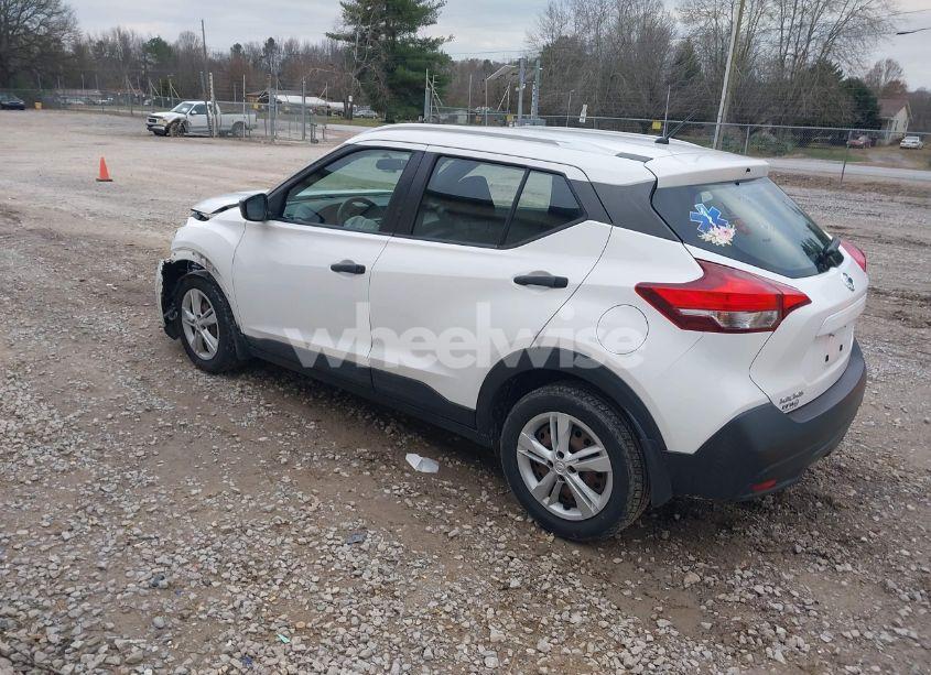 Photo 3 of 2019 Nissan Kicks S (VIN 3N1CP5CUXKL506254)