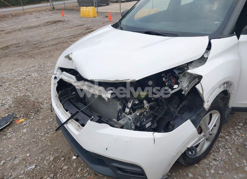 Photo 6 of 2019 Nissan Kicks S (VIN 3N1CP5CUXKL506254)