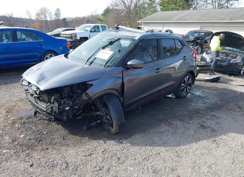 Photo 2 of 2019 Nissan Kicks SV (VIN 3N1CP5CUXKL506996)