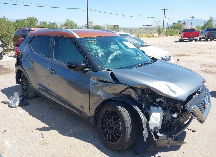 2019 Nissan Kicks SR (VIN 3N1CP5CUXKL536497) main photo