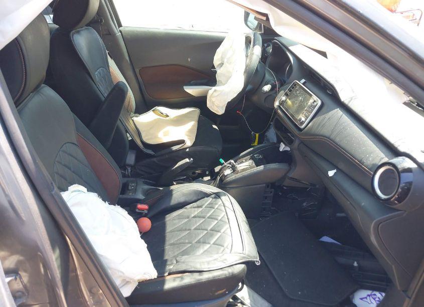 Photo 5 of 2019 Nissan Kicks SR (VIN 3N1CP5CUXKL536497)