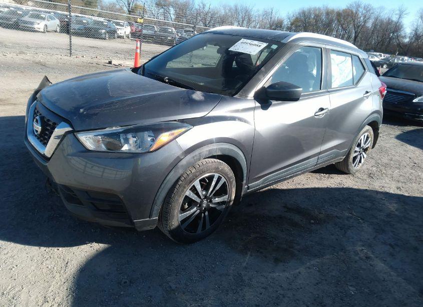 Photo 2 of 2019 Nissan Kicks SV (VIN 3N1CP5CUXKL557950)