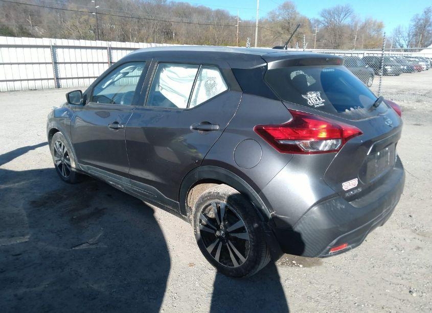 Photo 3 of 2019 Nissan Kicks SV (VIN 3N1CP5CUXKL557950)