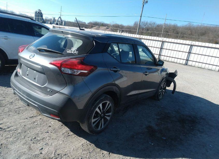 Photo 4 of 2019 Nissan Kicks SV (VIN 3N1CP5CUXKL557950)