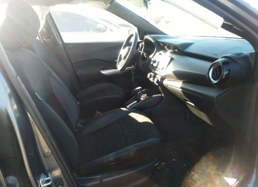 Photo 5 of 2019 Nissan Kicks SV (VIN 3N1CP5CUXKL557950)