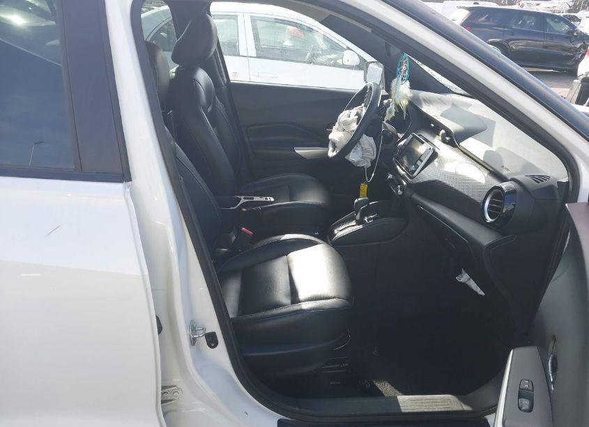 Photo 5 of 2020 Nissan Kicks SV XTRONIC CVT (VIN 3N1CP5CV0LL489040)