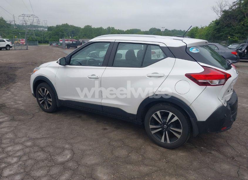 Photo 3 of 2020 Nissan Kicks SV XTRONIC CVT (VIN 3N1CP5CV0LL556932)