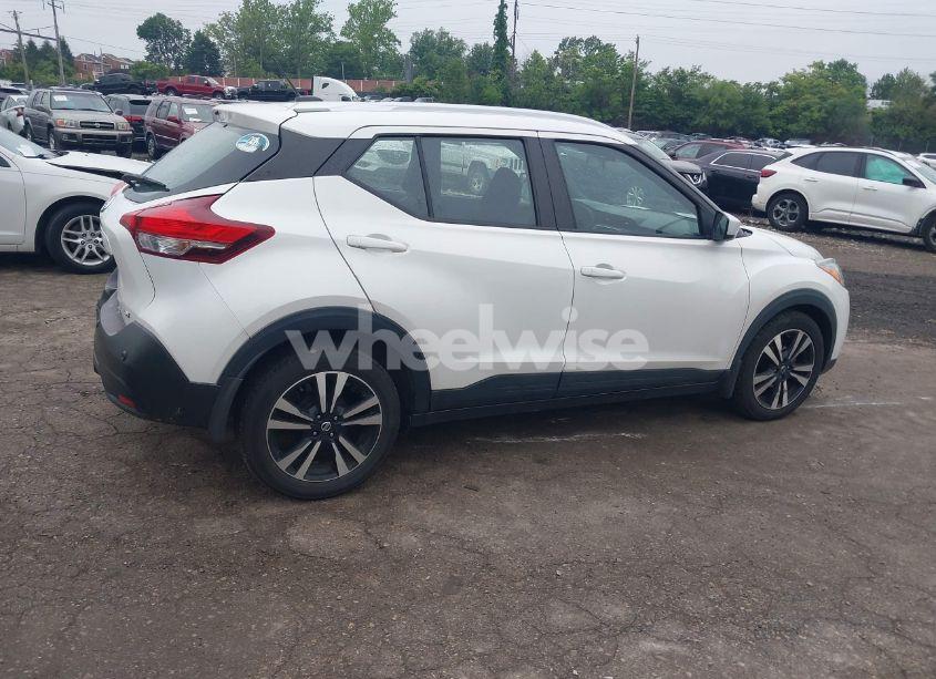 Photo 4 of 2020 Nissan Kicks SV XTRONIC CVT (VIN 3N1CP5CV0LL556932)