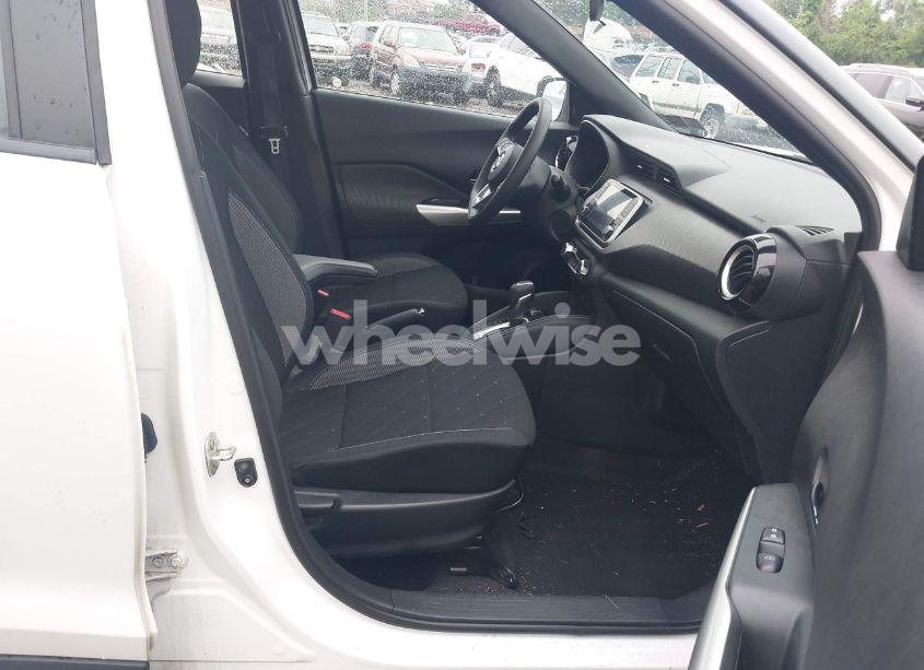 Photo 5 of 2020 Nissan Kicks SV XTRONIC CVT (VIN 3N1CP5CV0LL556932)
