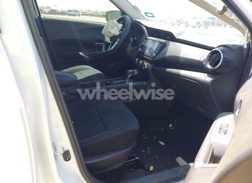 Photo 5 of 2024 Nissan Kicks SV XTRONIC CVT (VIN 3N1CP5CV0RL482954)