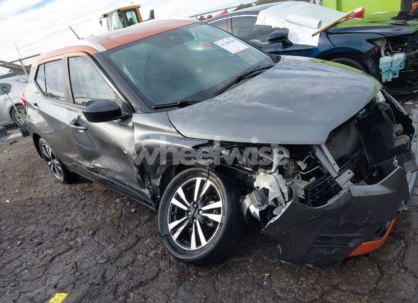 2020 Nissan Kicks SV XTRONIC CVT (VIN 3N1CP5CV1LL490617) main photo